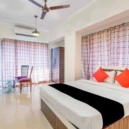 Hotel Crystal Inn Мумбай Екстериор снимка