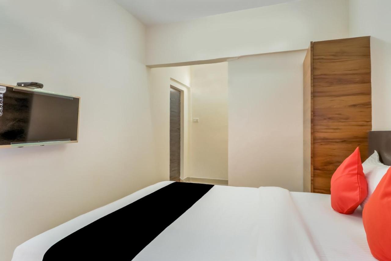 Hotel Crystal Inn Мумбай Екстериор снимка