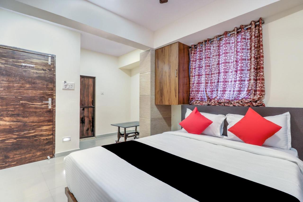 Hotel Crystal Inn Мумбай Екстериор снимка