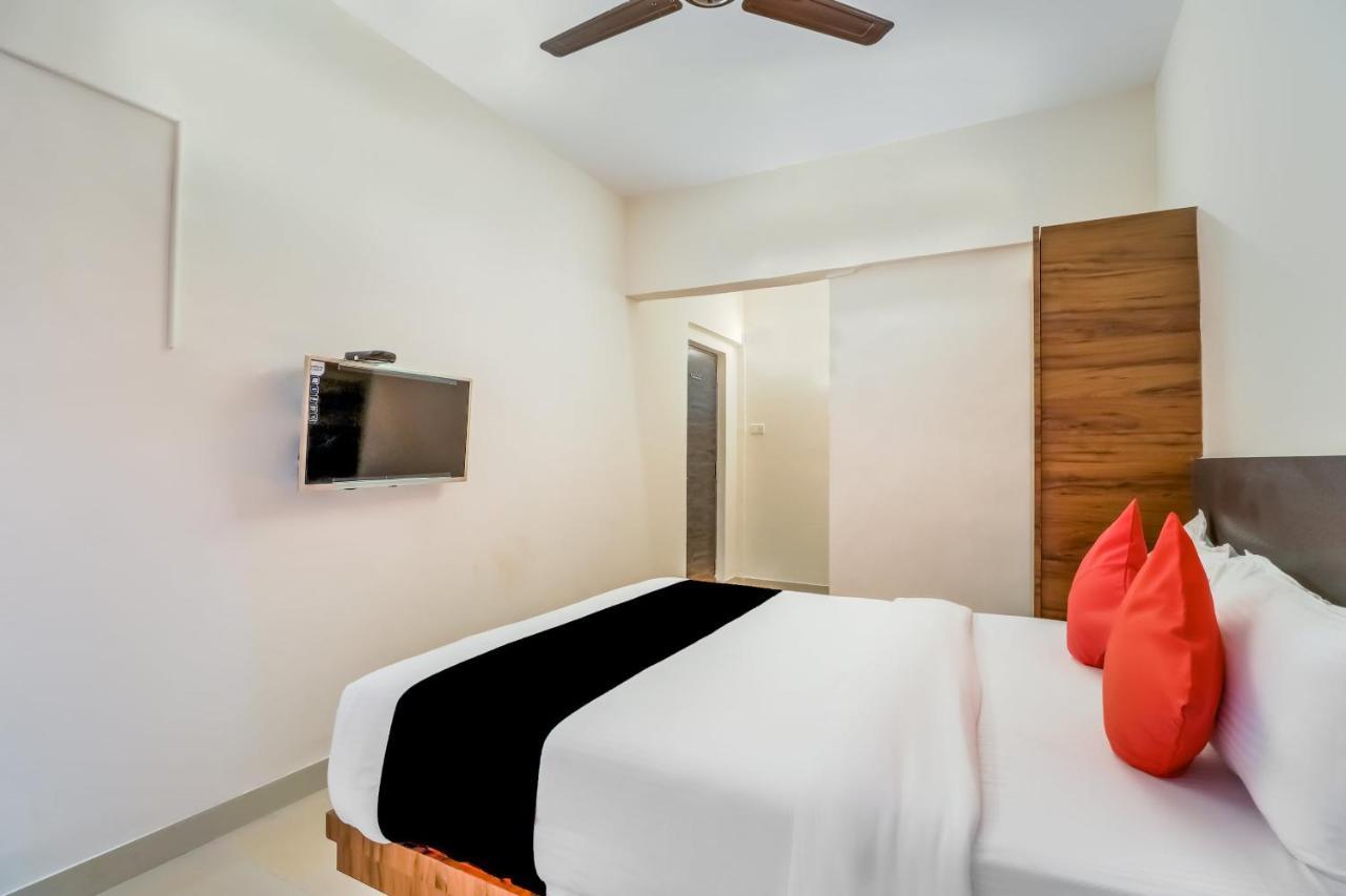 Hotel Crystal Inn Мумбай Екстериор снимка