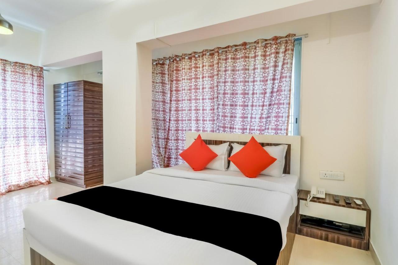 Hotel Crystal Inn Мумбай Екстериор снимка