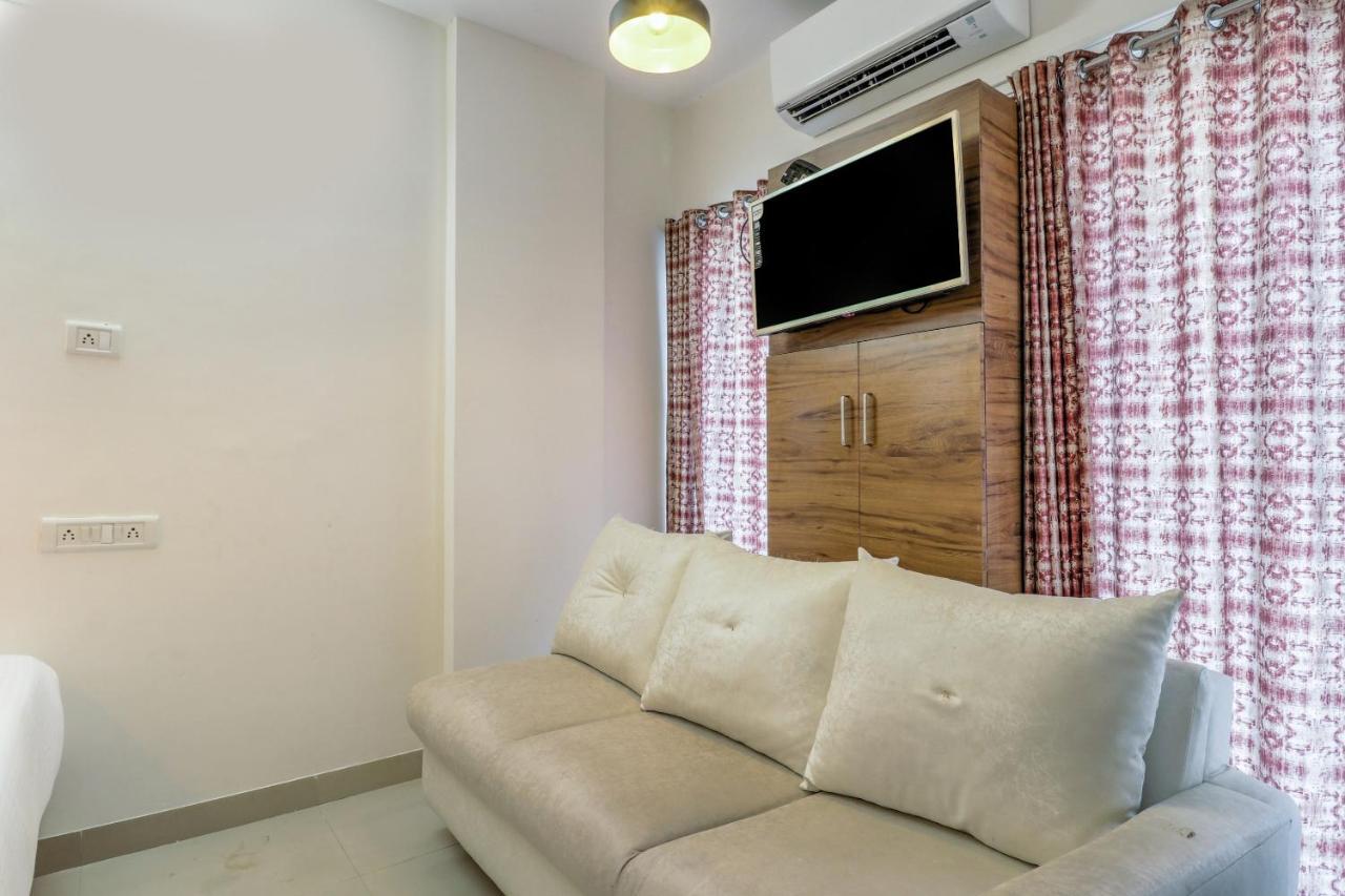 Hotel Crystal Inn Мумбай Екстериор снимка
