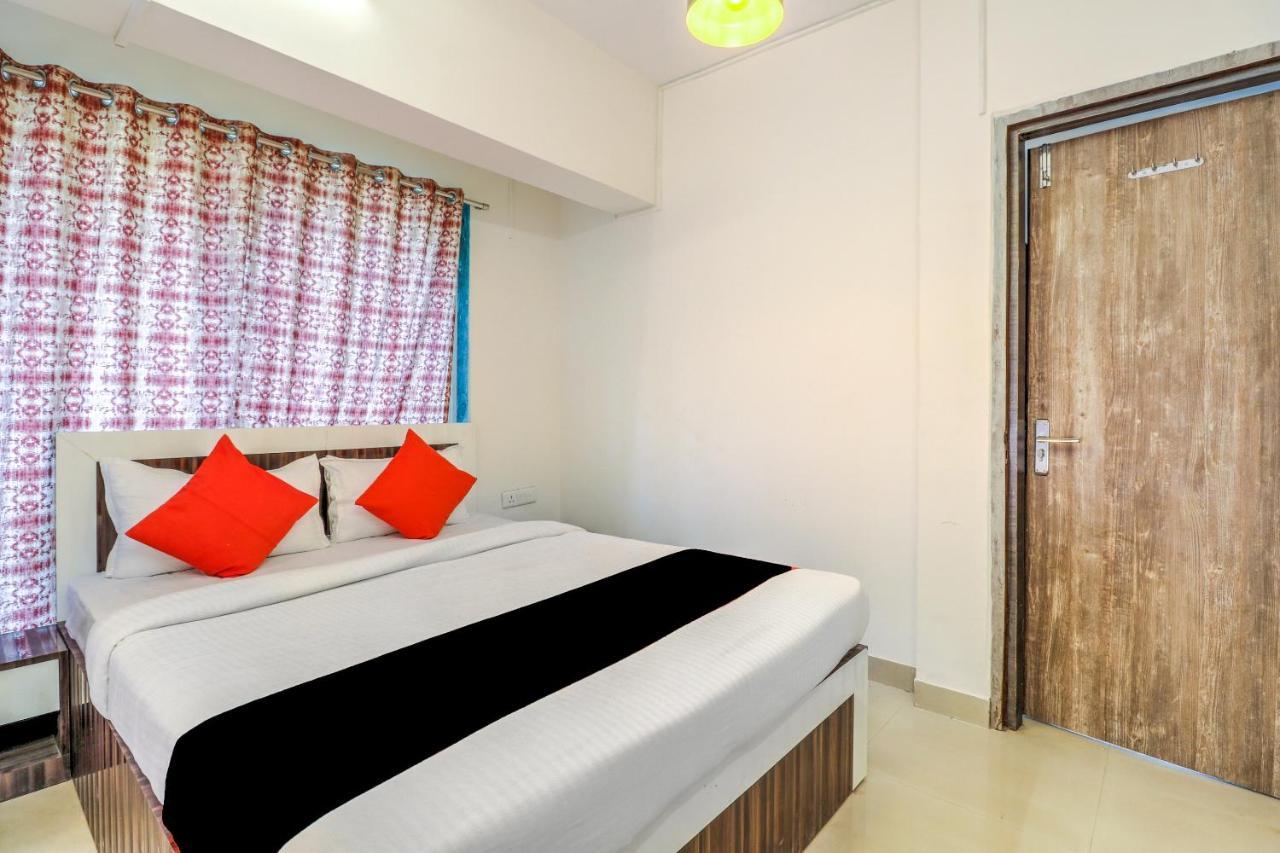 Hotel Crystal Inn Мумбай Екстериор снимка