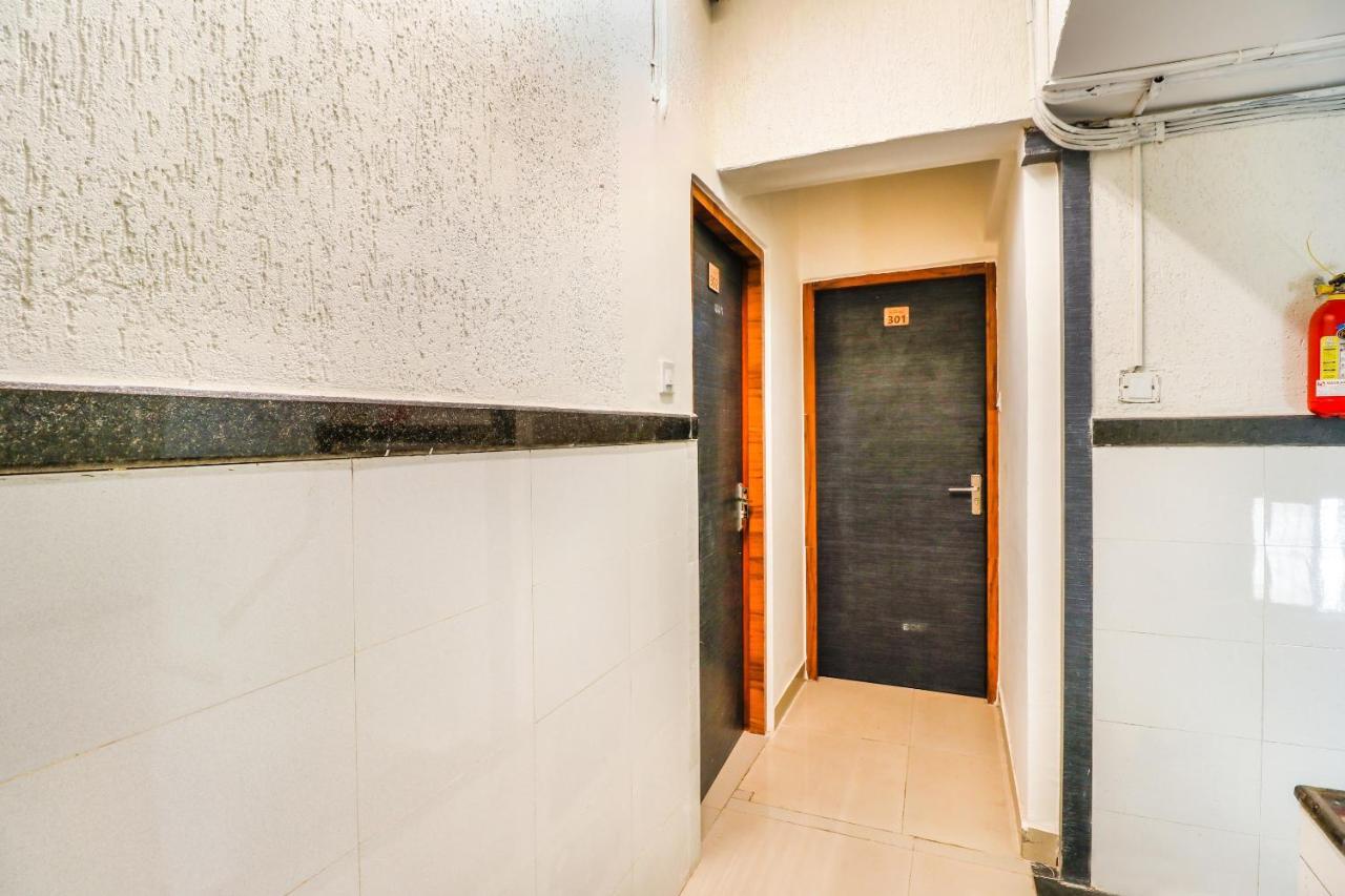 Hotel Crystal Inn Мумбай Екстериор снимка