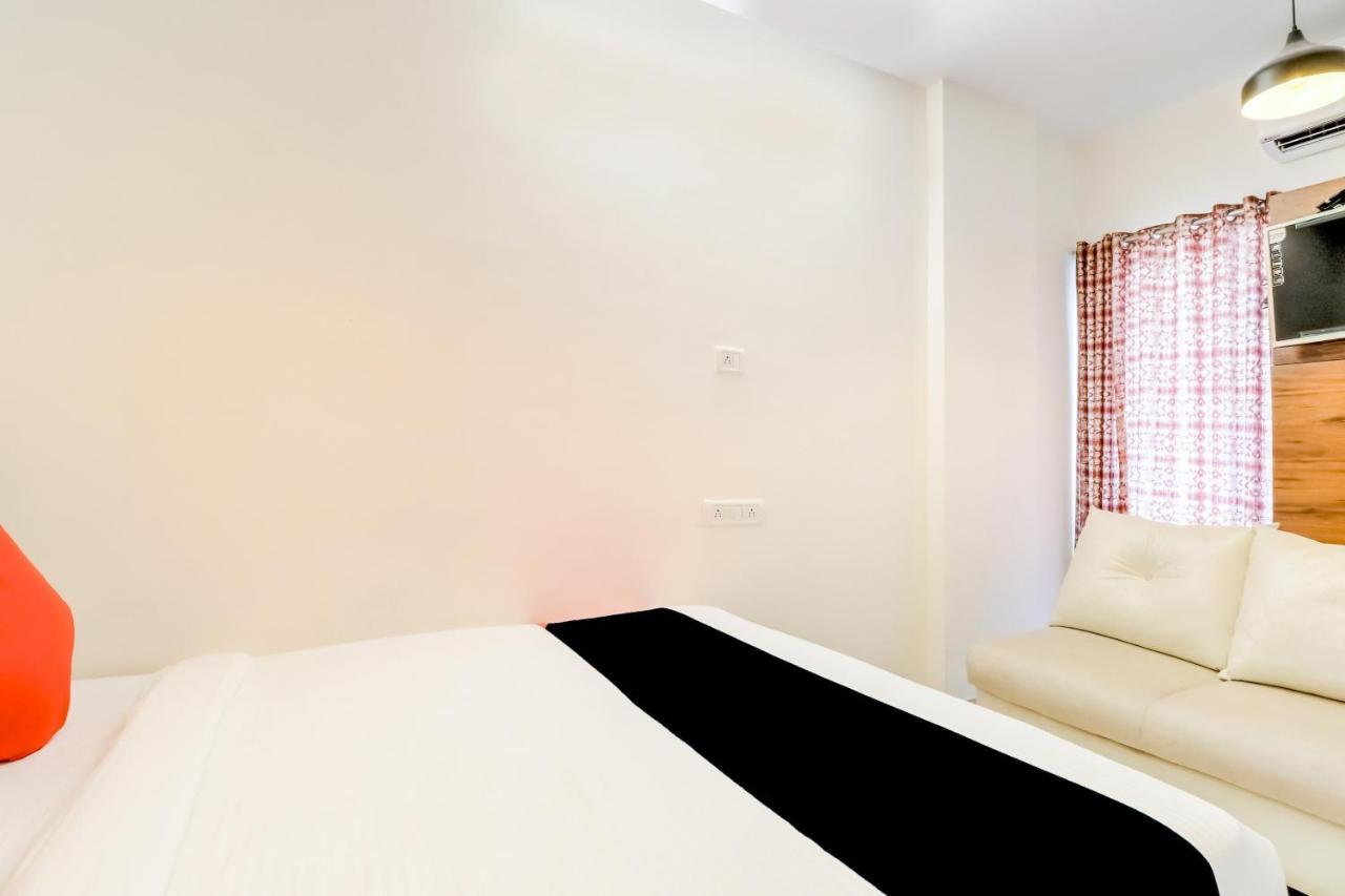 Hotel Crystal Inn Мумбай Екстериор снимка