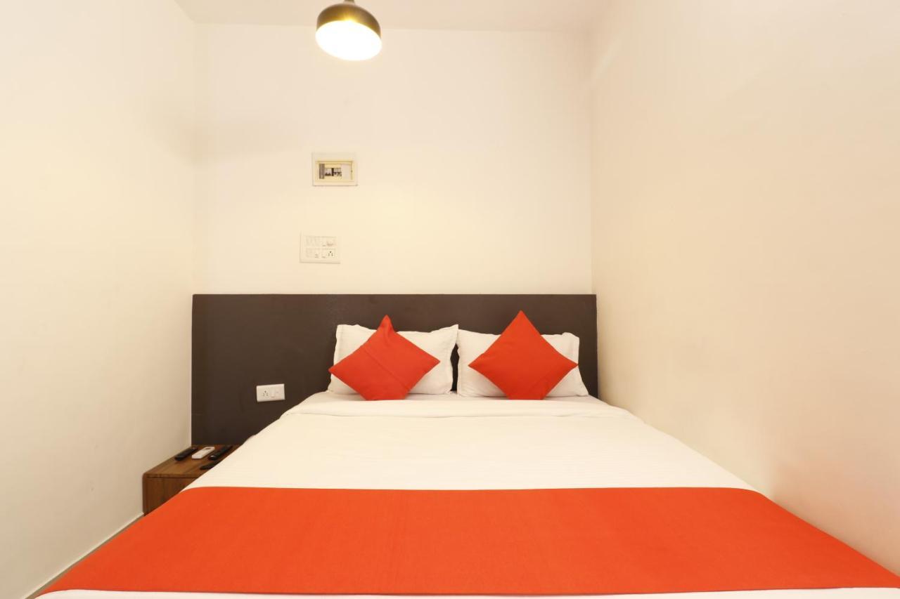 Hotel Crystal Inn Мумбай Екстериор снимка